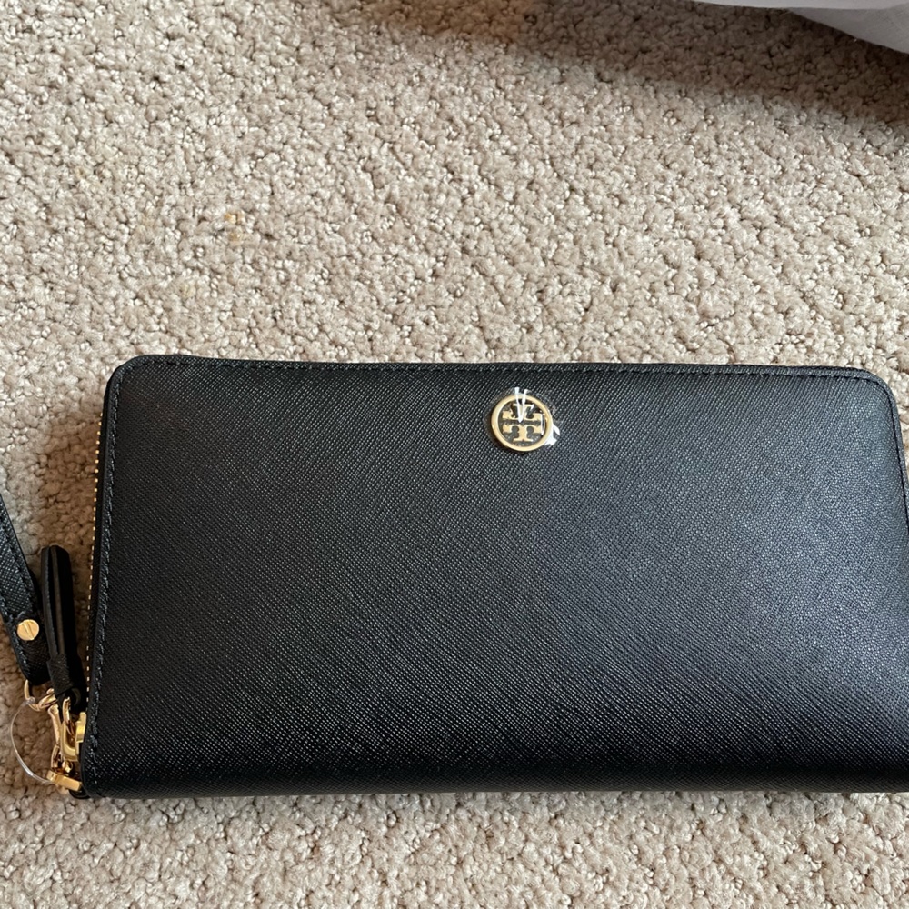 Tory Burch Robinson Passport Continental Wallet